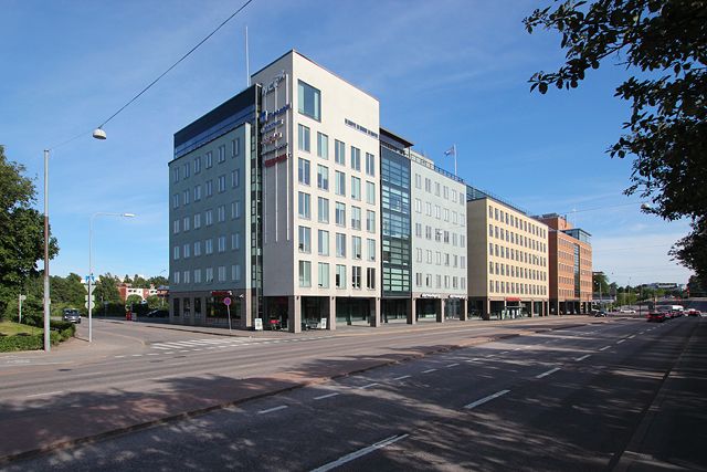 Vuokrataan 1.kerroksesta liiketilaa 102m2. Tila soveltuu mainiosti esimerkiksi hyvinvointi- tai kauneudenhoitopalvelujen tarjoajalle, mutta miksei vaikka tatuointistudioksi! Tilaan on oma sisäänkäynti MannerheimintieltäMansku 105 on näkyvällä ja helposti saavutettavalla paikalla Helsingin Ruskeasu...
