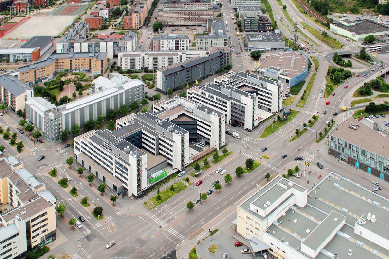 Vuokrattavana neljännen kerroksen pientoimistotila Herttoniemen parhaalla toimistopaikalla.