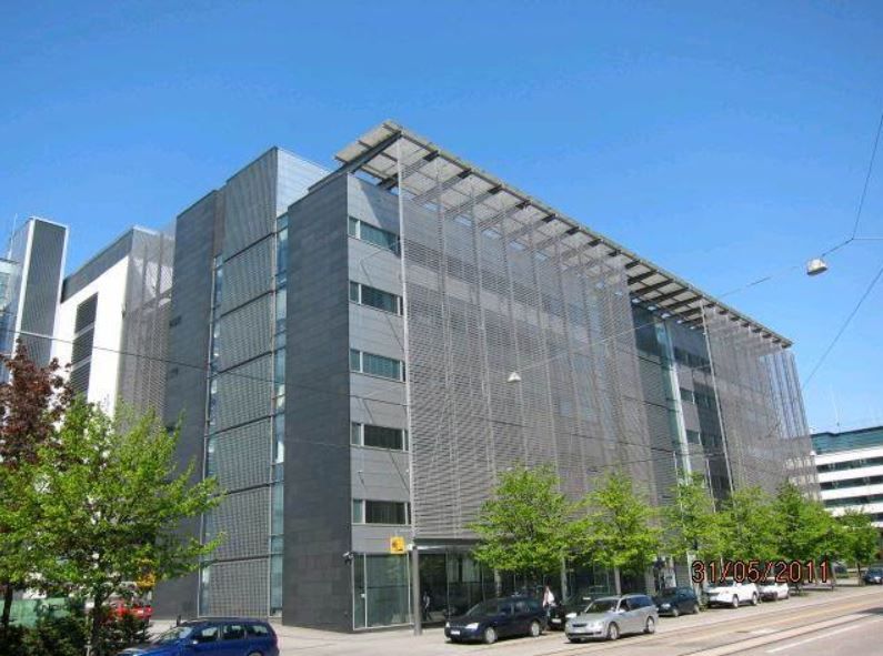 Vuokrataan koko viidennen kerroksen kattava toimistotila avarin maisemin. Tilassa on nykyisellään toimistohuoneita, neuv...