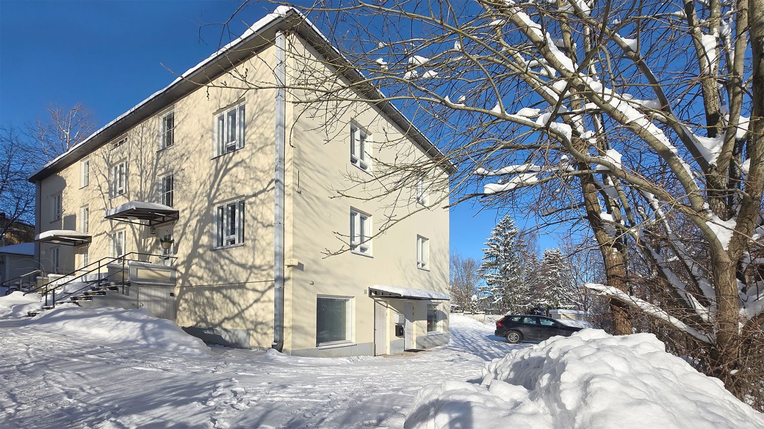 Tunnelmallinen työ-, toimisto- tai vastaanottotila vuokrattavana Malmilla! Vuokra 399 €/kk, alv-vapaa