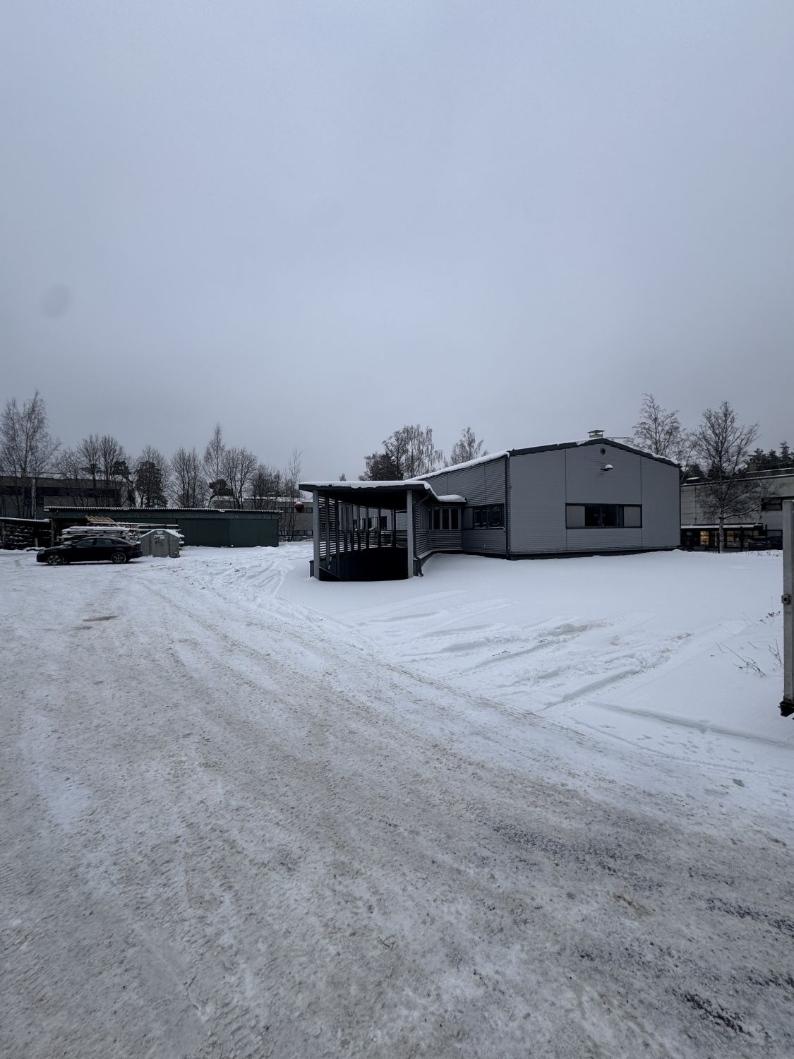 Heti käyttövalmis Kokonaisuus yritykselle joka haluaa tuoda hallitilan ja toimistotilat saman katon alle!