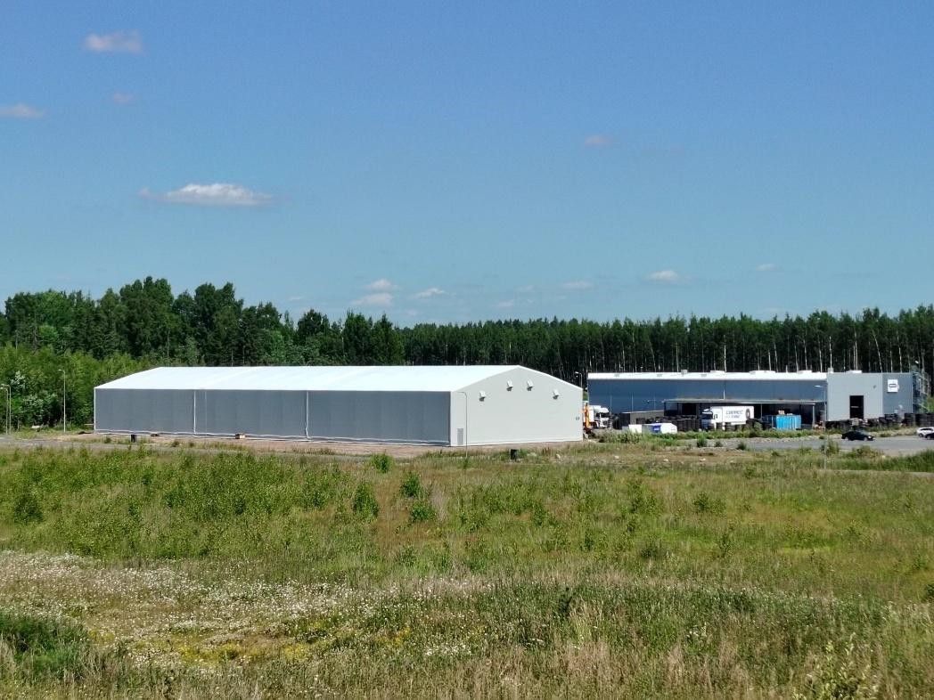 Korkeat hallit 260 m2 + 260 m2 + 2040 m2, vapaa korkeus 10 m - HETI VAPAA