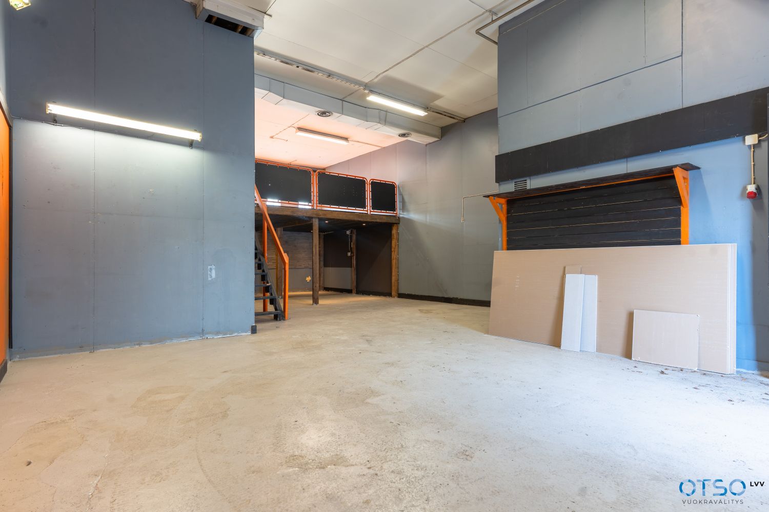 Vuokrattavana kompakti 80 m² halli-/varastotila parvella hyvällä sijainnilla

Tarjolla 80 m² kokoinen halli-/varastotila...