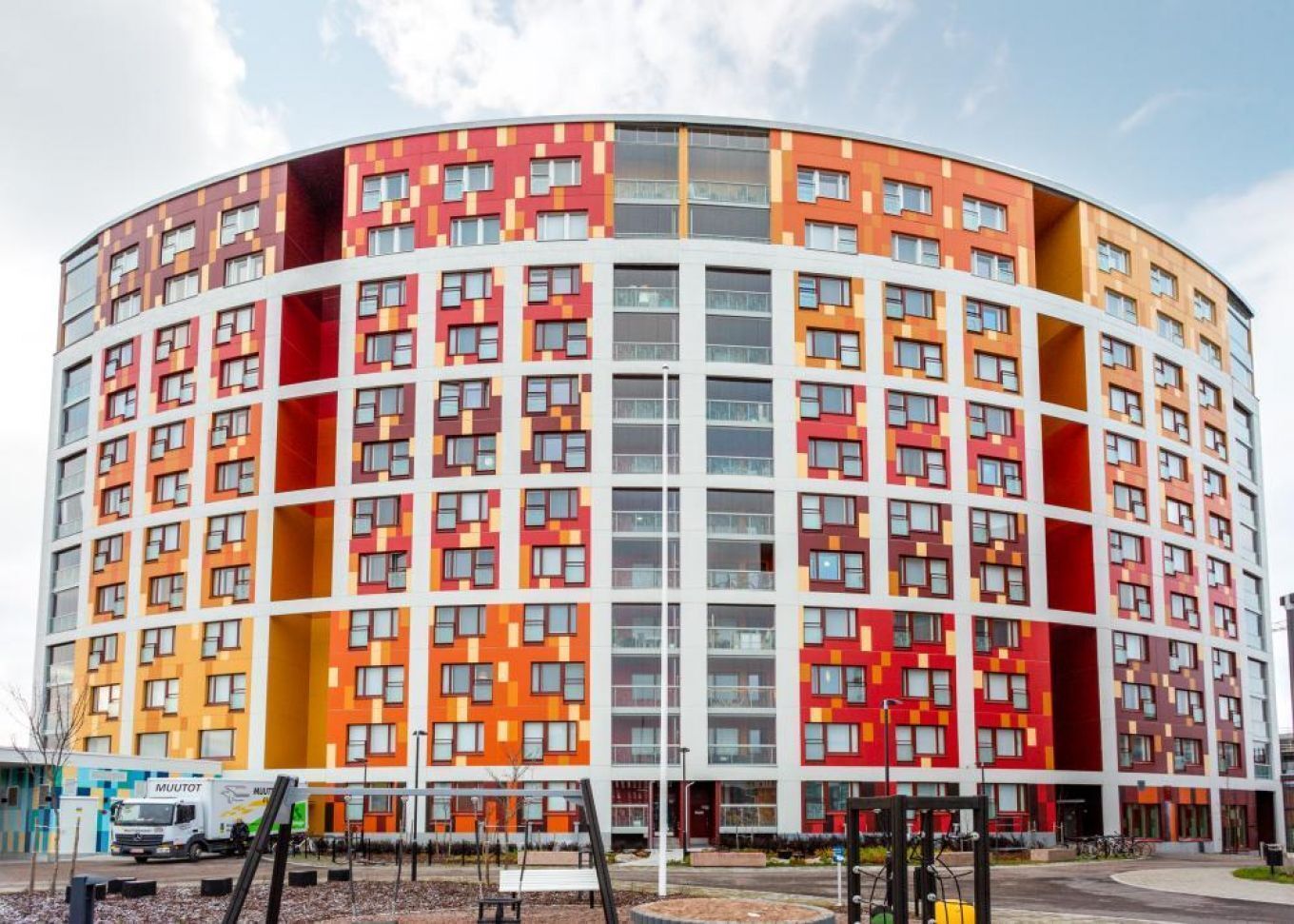 Vuokrattavana erittäin siisti ja moderni 91,5 m² liiketila keskeisellä paikalla Kivistössä. Tila sijaitsee vilkkaalla ja...