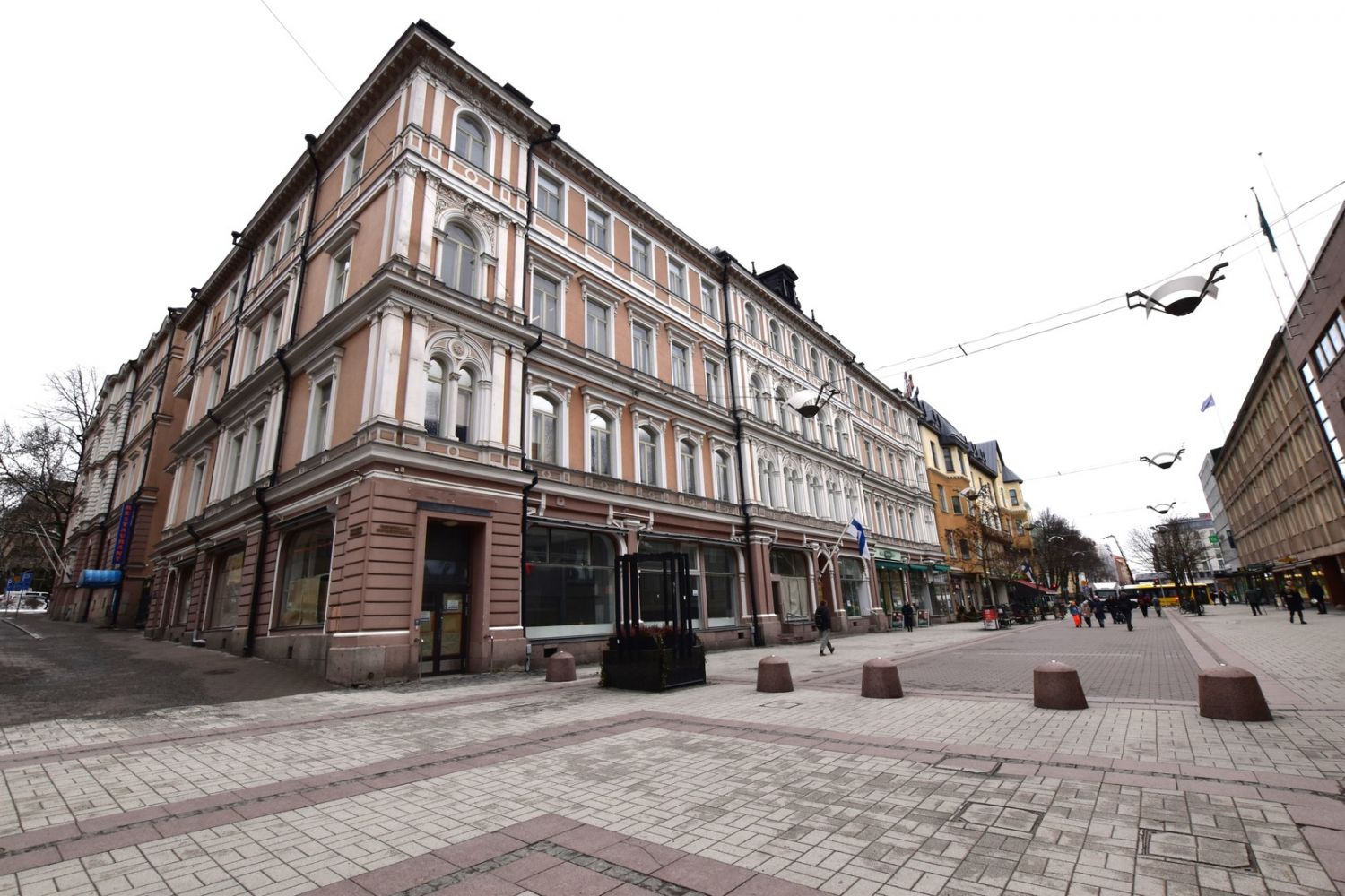 Vuokrataan 270m² toimistotila Yliopistonkadulta, upeasta arvokiinteistöstä keskeiseltä paikalta. Tila koostuu useasta to...