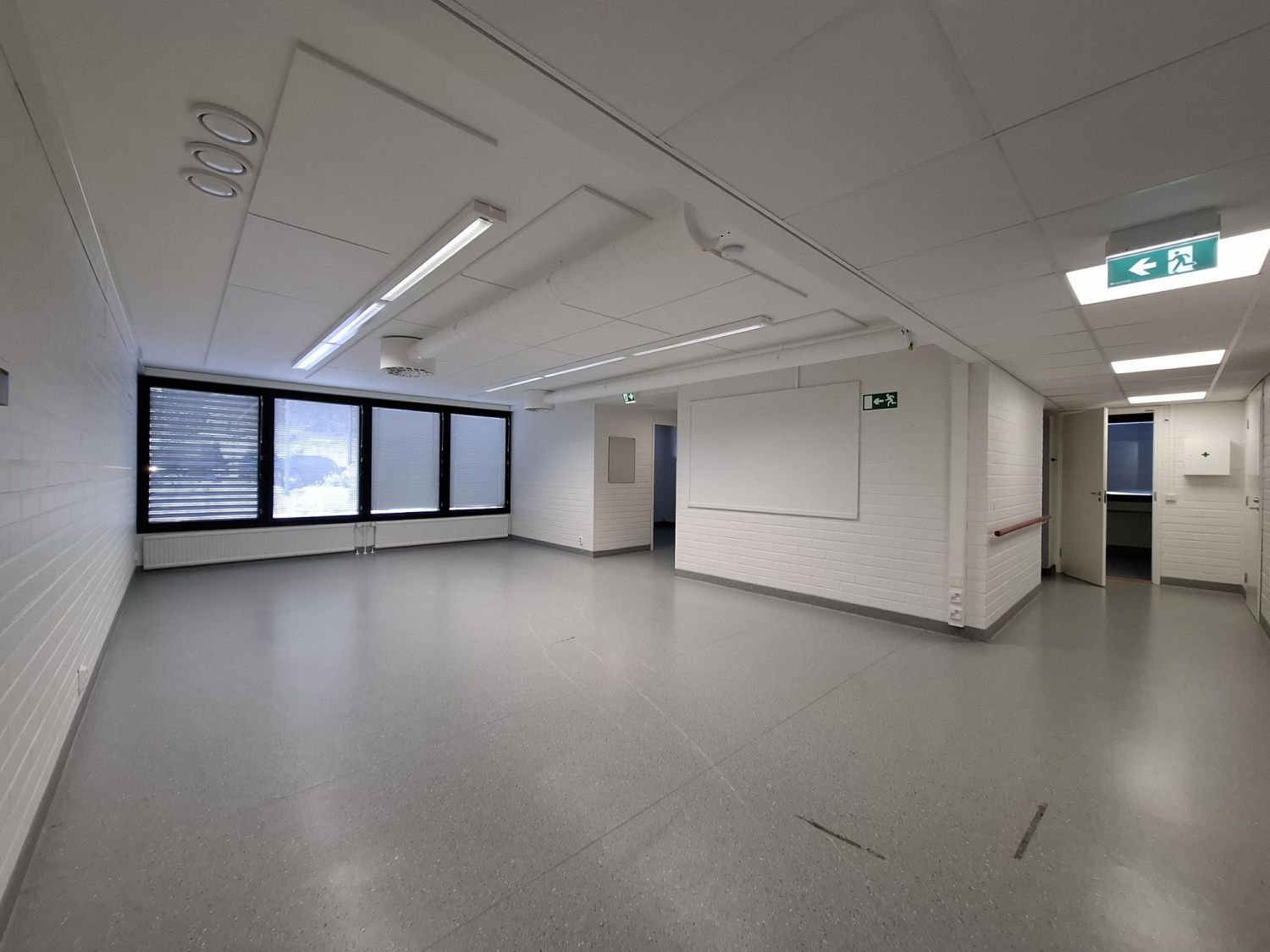 Keltinmäessä palveluiden ääressä sijaitseva päiväkeskuksena toiminut kiinteistö