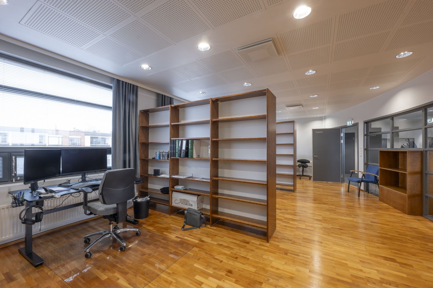 Tyylikäs valoista työtila