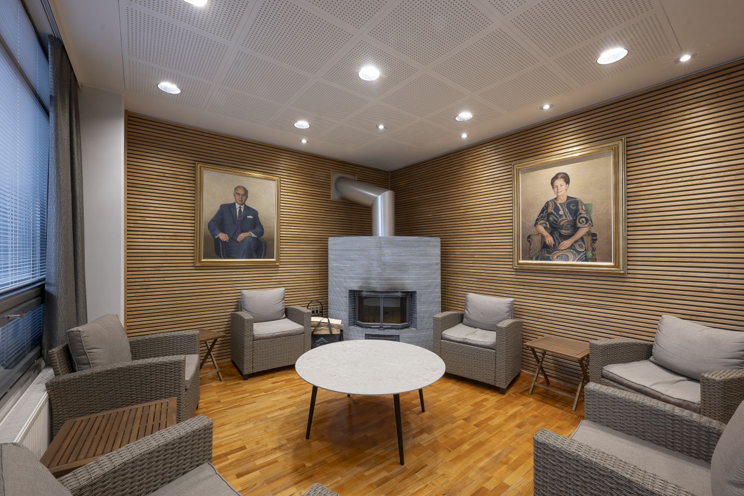 Takkahuoneessa takka 