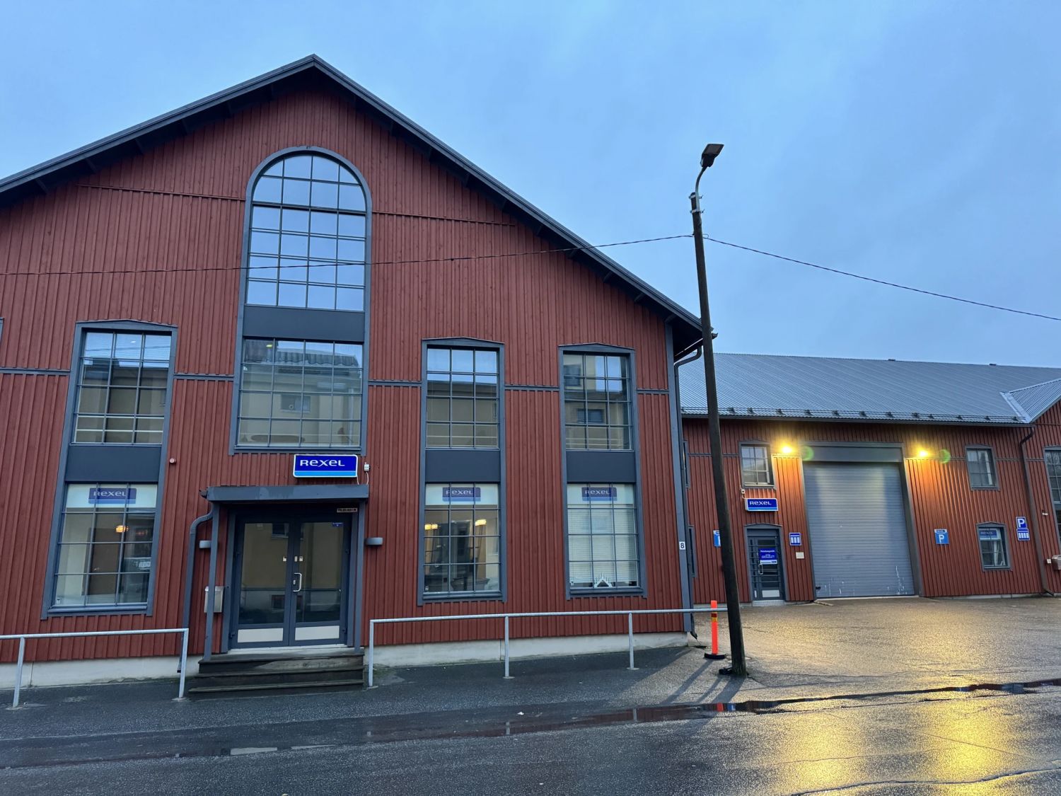 Vuokrattavana monipuolinen toimitilakokonaisuus Vaasan Klemettilässä

Tarjolla tilava ja toimiva toimitilakokonaisuus er...