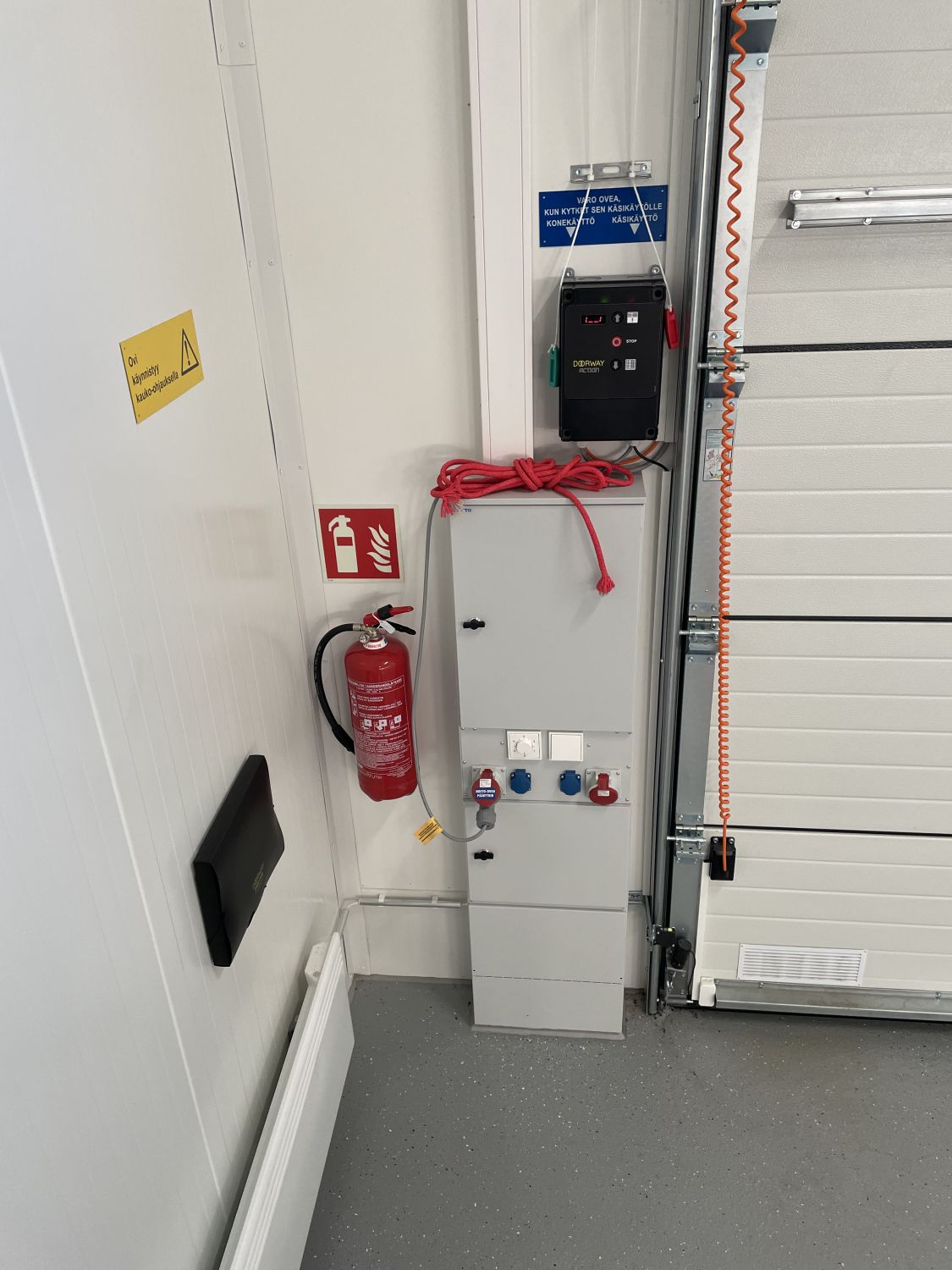 Sähkökeskus, voimavirta, nosto-oven sähkömekanismi