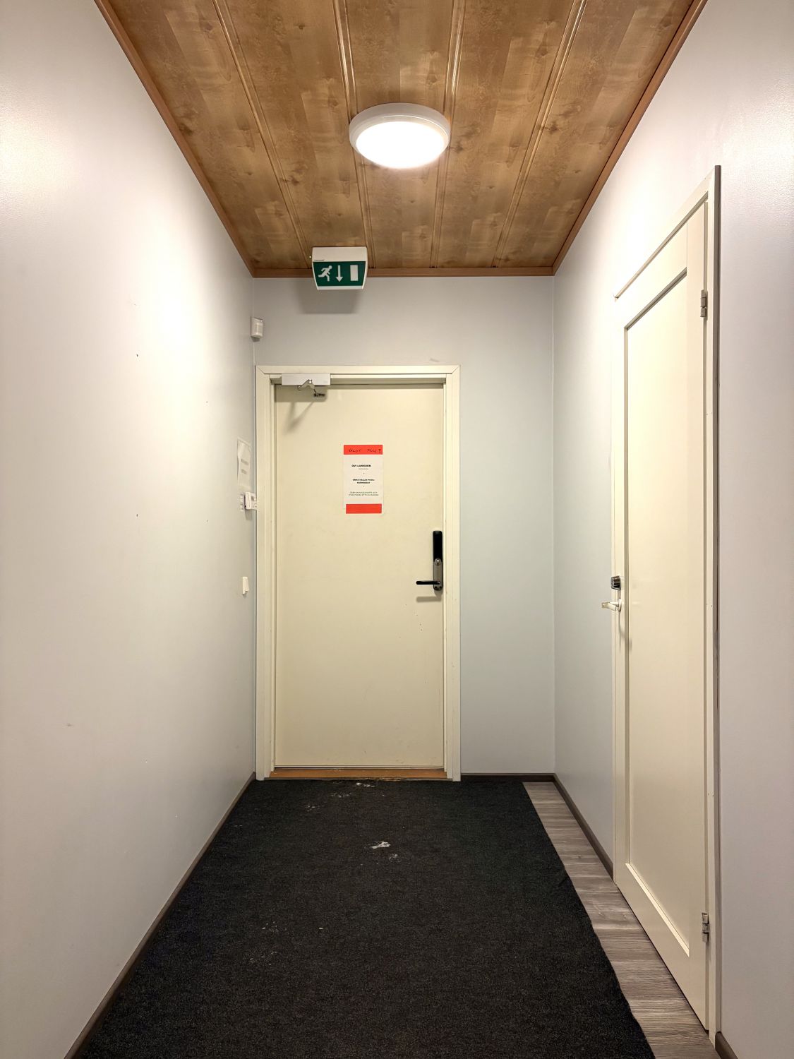 Toimistosta käynti suoraan tuotantotiloihin