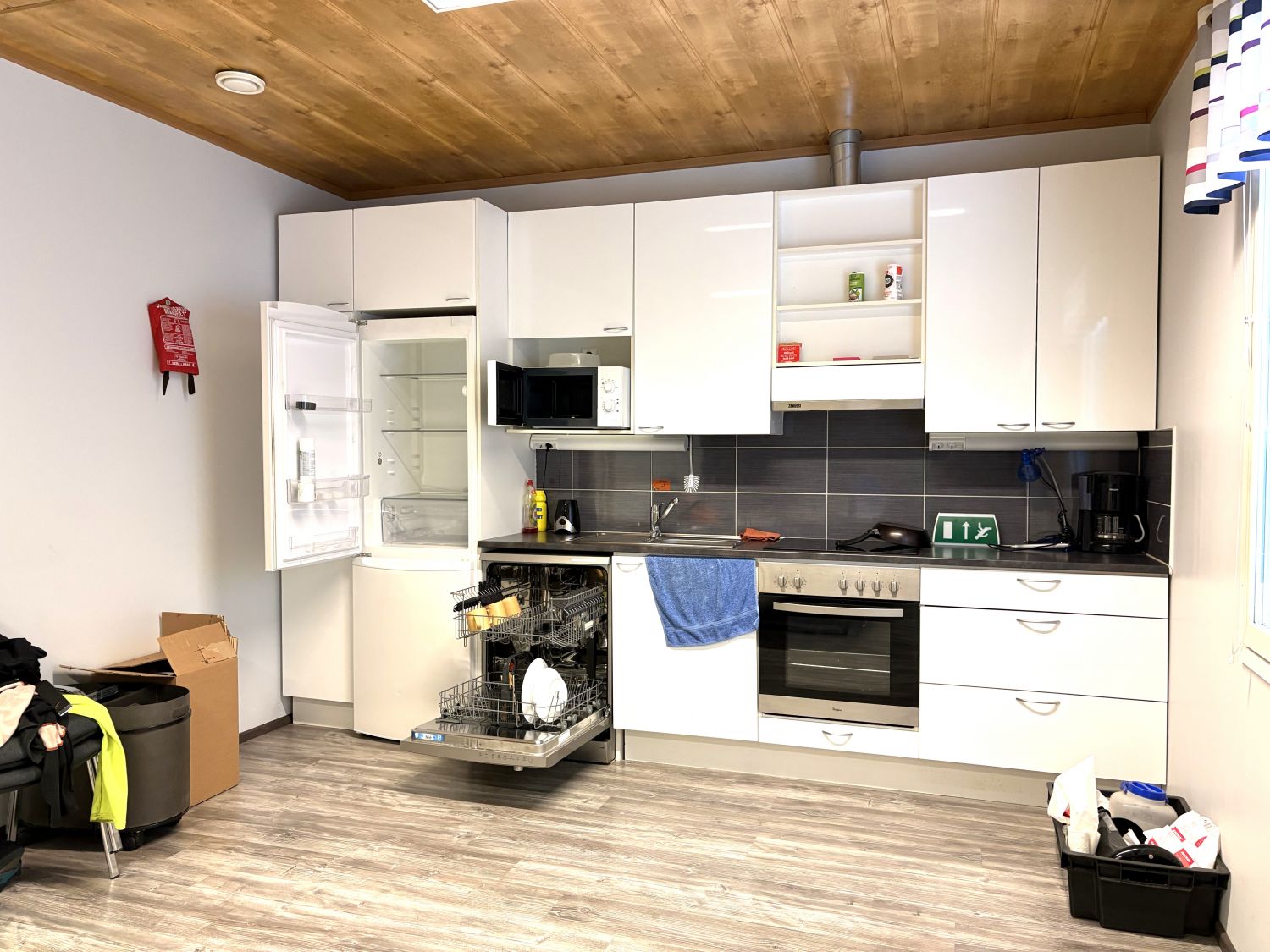 Hyvin varusteltu keittiö