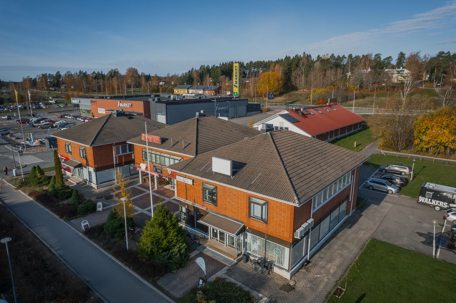 Vuokrattavana Kaarinan keskustassa, osoitteessa Kuskinkatu 3, kaksi erillistä toimistotilaa toisessa kerroksessa. Tilako...