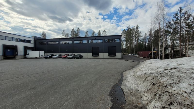 Vuokrataan Laukaantien varresta Palokankaalta n. 280 m2 vuonna 2023 valmistunutta varastotilaa. Noin 300 lavapaikkaa.  