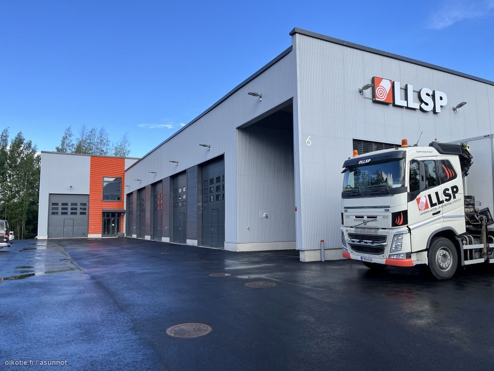Vuokrataan156 m² moderni toimistotila Koivukummuntiellä Vantaalla. 