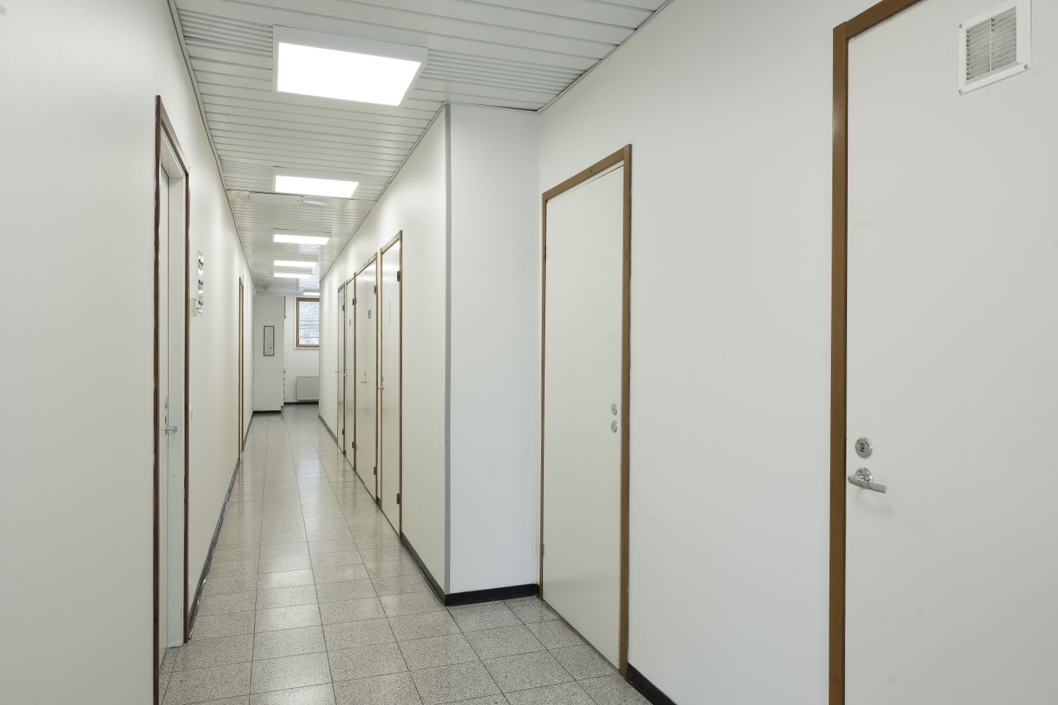 Sosiaalitilojen takakäytävä