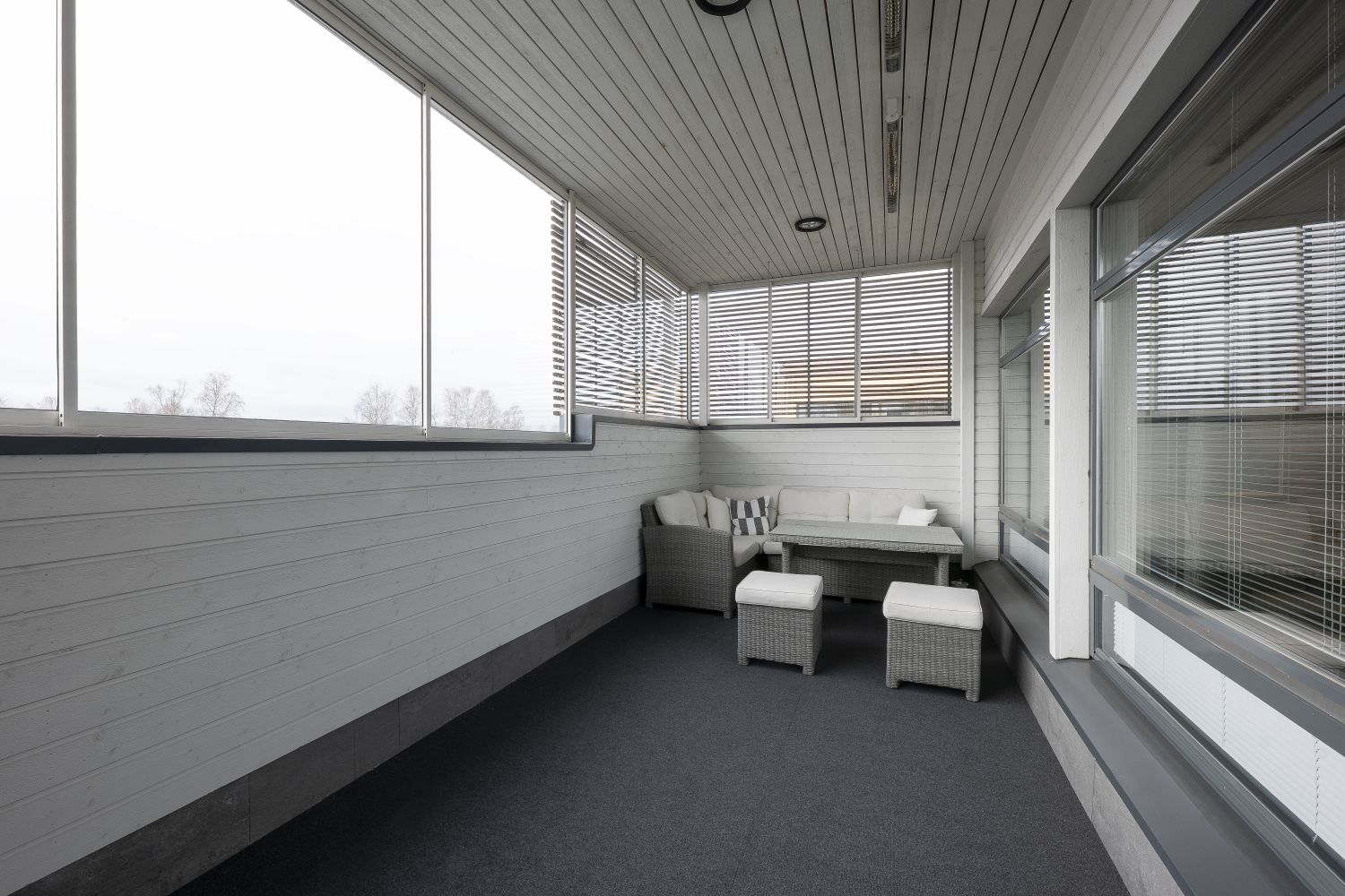 Lasitettu katettu terassi noin 22m2