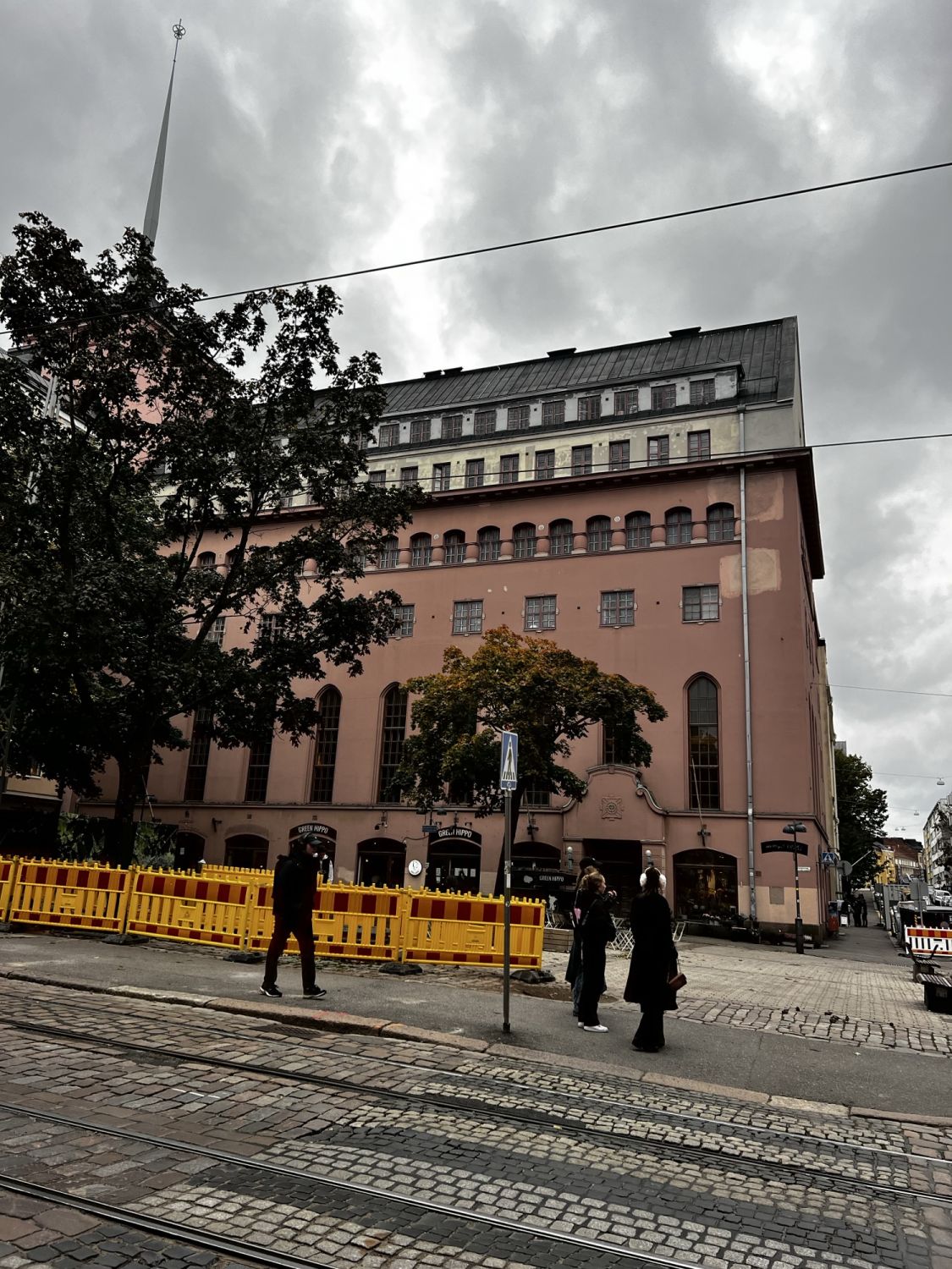 Myydään katutason liiketila 40,5 m2 Tutun rautatieasemaa vastapäätä