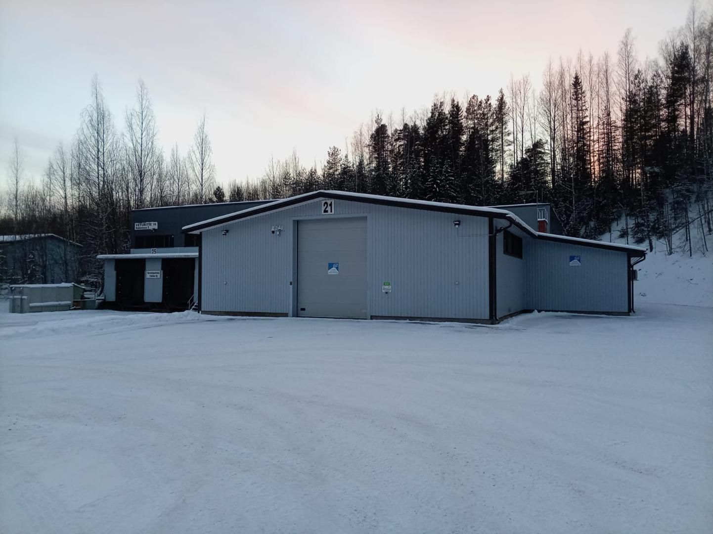 Varasto ja toimistotila saunalla