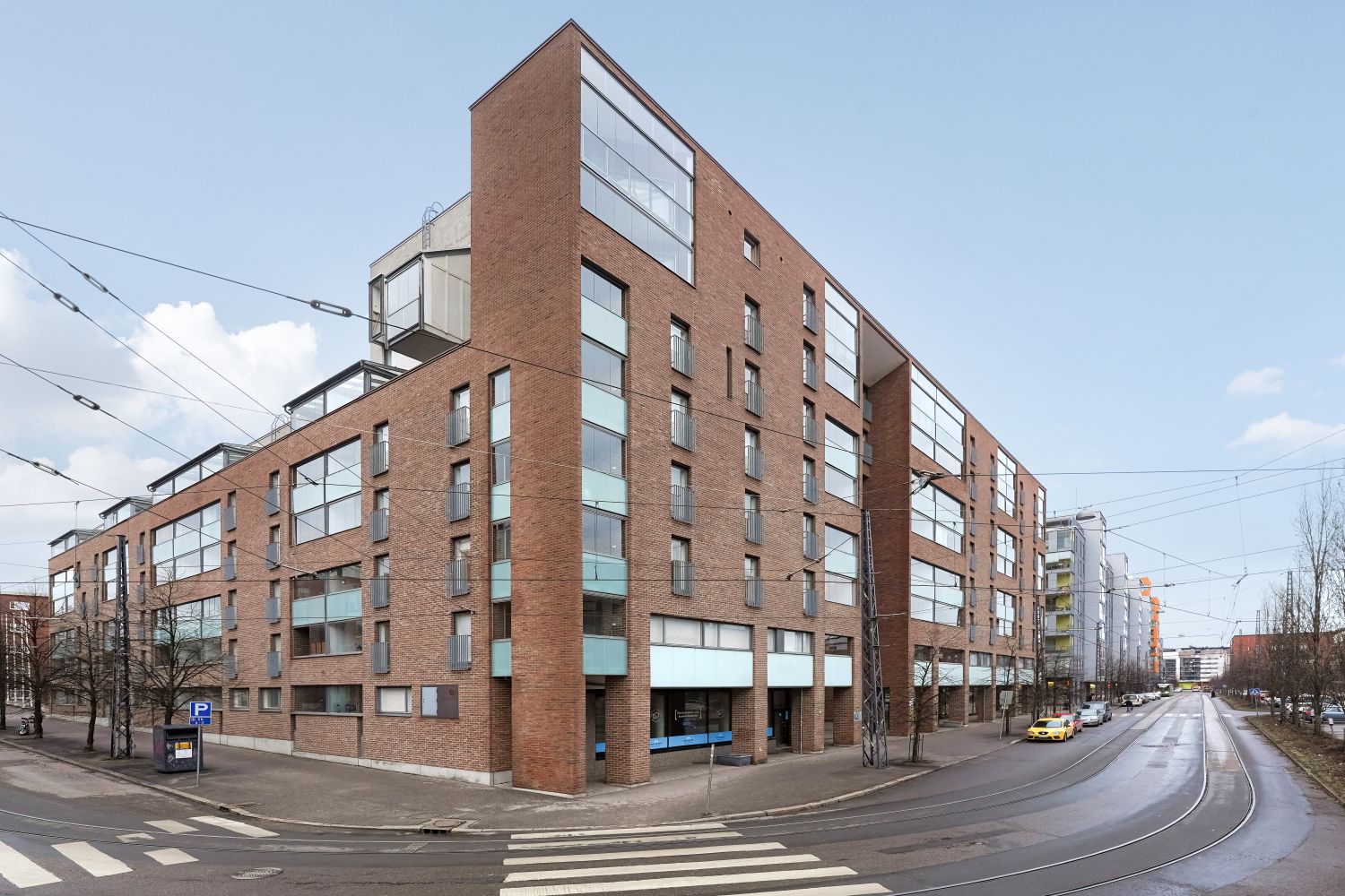 Vuokrataan heti vapaa 72 m² katutason valoisa ja avara liiketila Arabianrannasta.