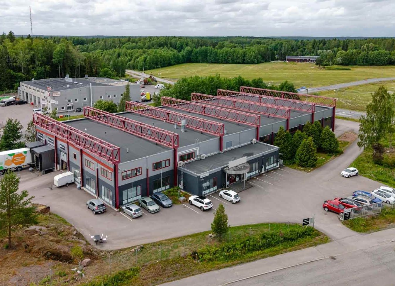 Kiilaniityntie 1 - Varasto/toimisto/myymälä 3230 m²