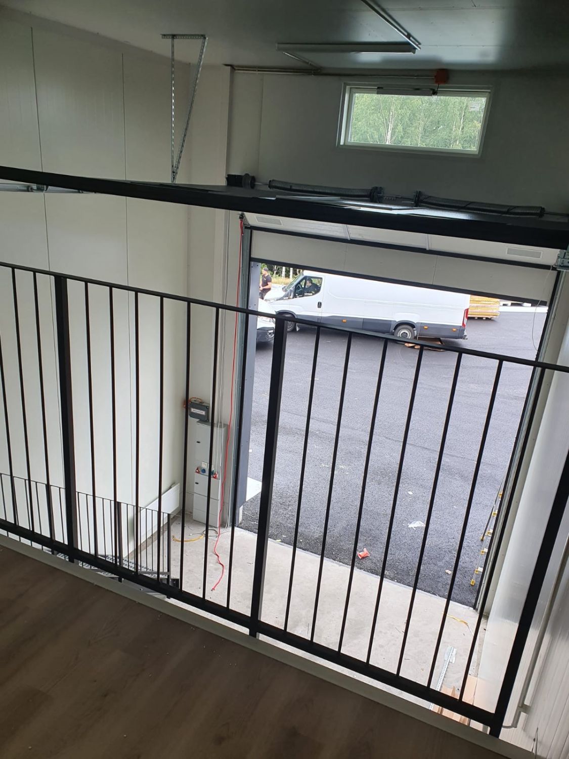 Tilakuva parvelta alas