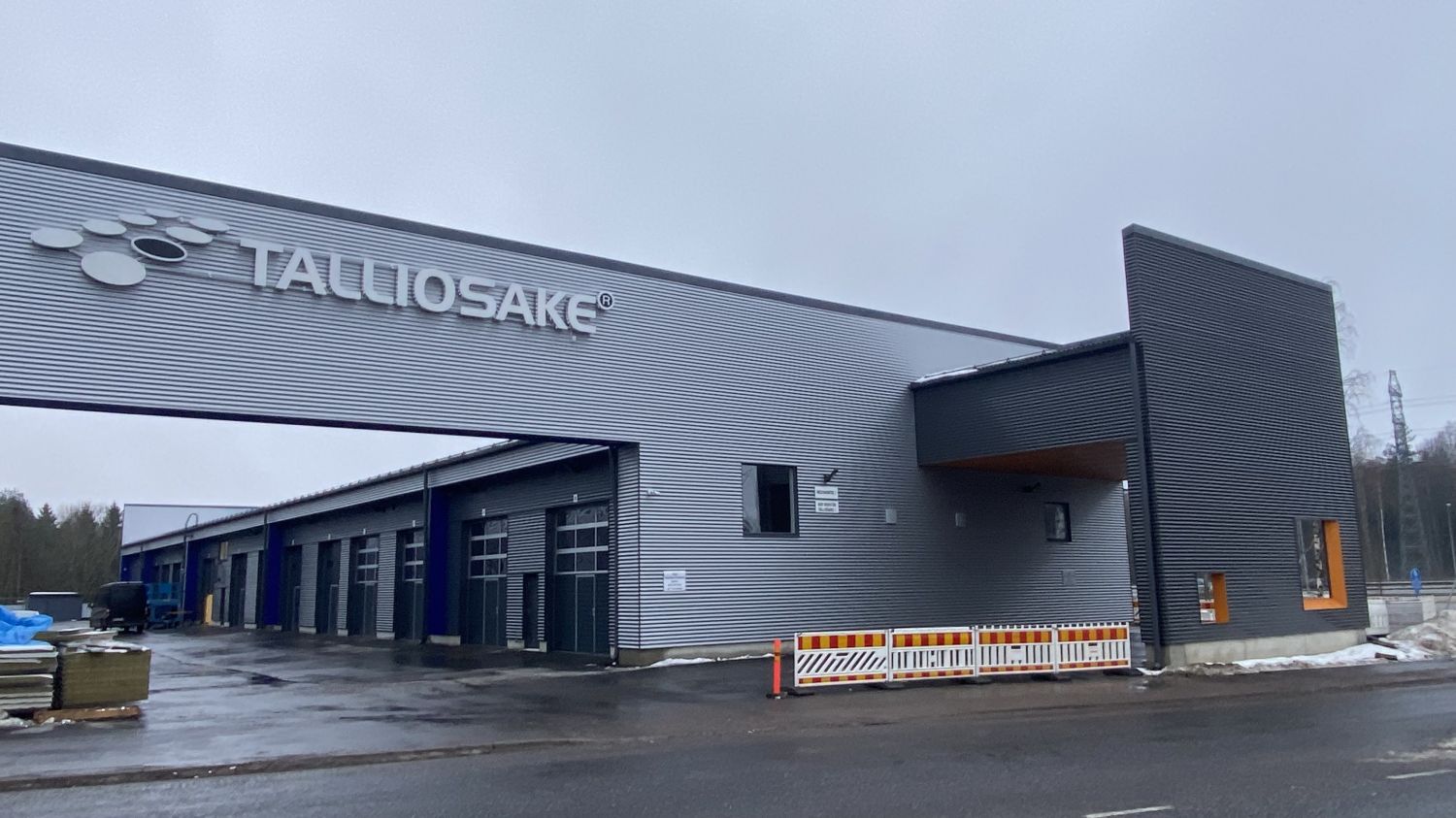 Julkisivu