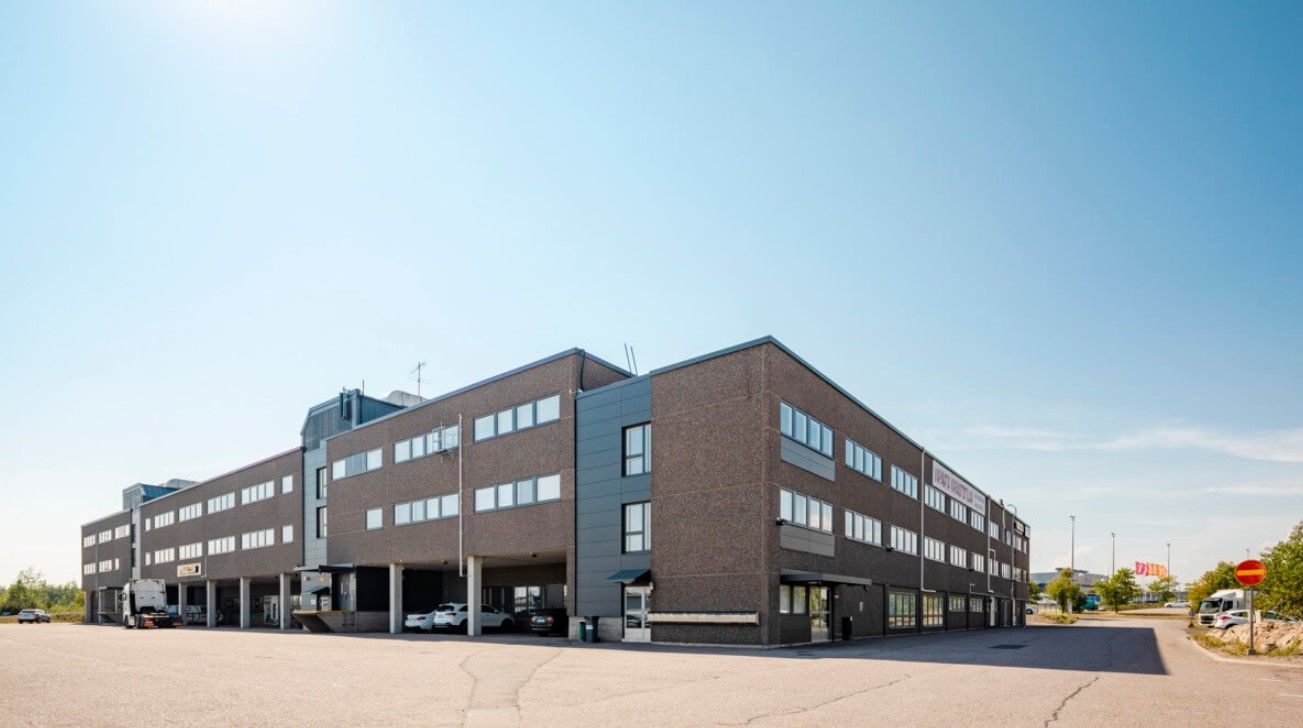 Vuokrataan Viinikkalasta lentokentän välittömästä läheisyydestä sisäänajettavaa varastotilaa omilla jäähdytetyillä toimi...