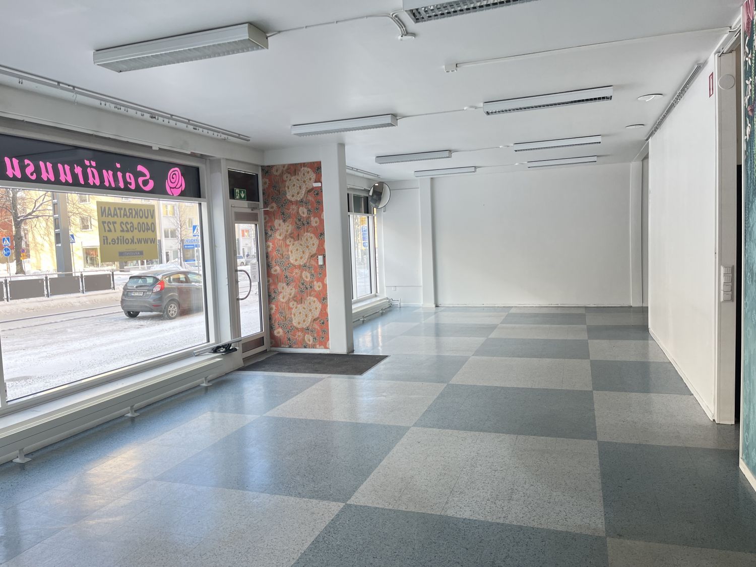 Nyt vapaana tehokas ja näkyvä liiketila vilkkaan Sammonkadun varrelta! Kaikki neliöt ovat katutasossa eli tilaan ei sisä...