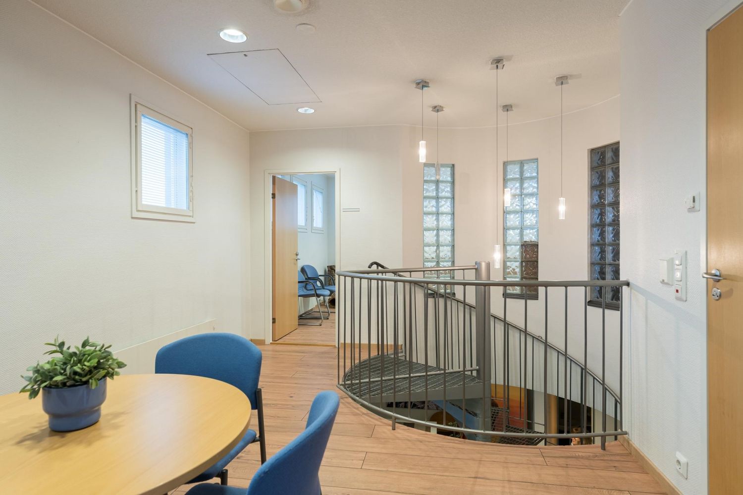 Yhteinen keittötila yläkerta