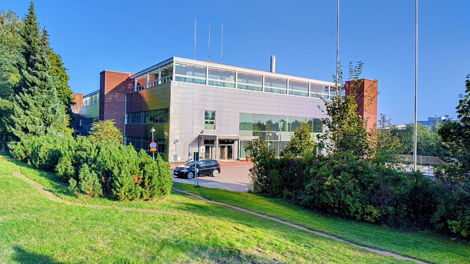 Erinomaista toimistotilaa hienossa talossa tarpeen mukaan. 