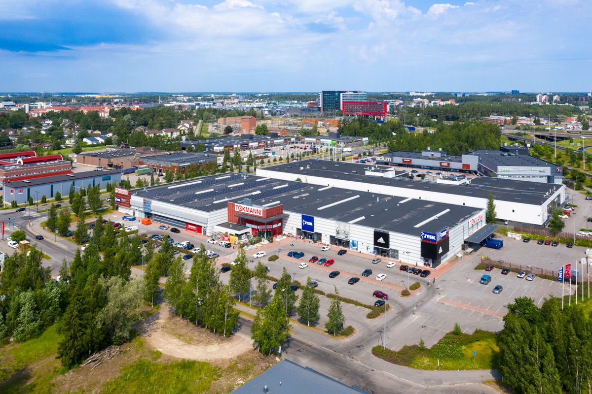 Vuokrattavana Vantaan Tammistossa hyvien liikenneyhteyksien äärellä katutason liiketila. Selkeä pohjaratkaisu ja runsaas...