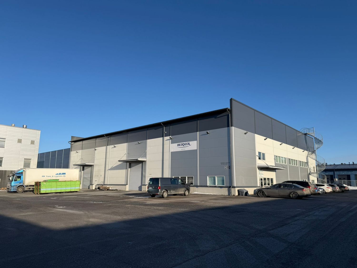 Erinomainen varasto-/tuotantorakennus.