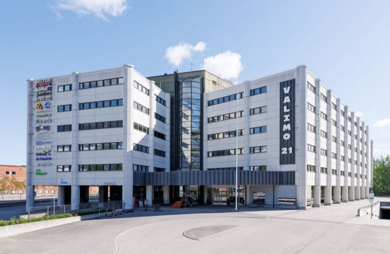 Tehokas ja tilava toimistohuoneisto vapaana Pitäjänmäellä, Valimon aseman vieressä. Valimotie 21 on uudistettu kokonaisv...