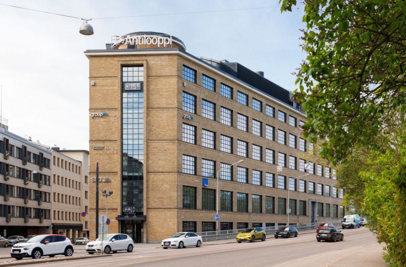 Vuokrattavana 5. kerroksen Aina Valmis-toimisto erittäin hyvällä sijainnilla Kampissa.  Peruskorjauksen myötä kiinteistö...