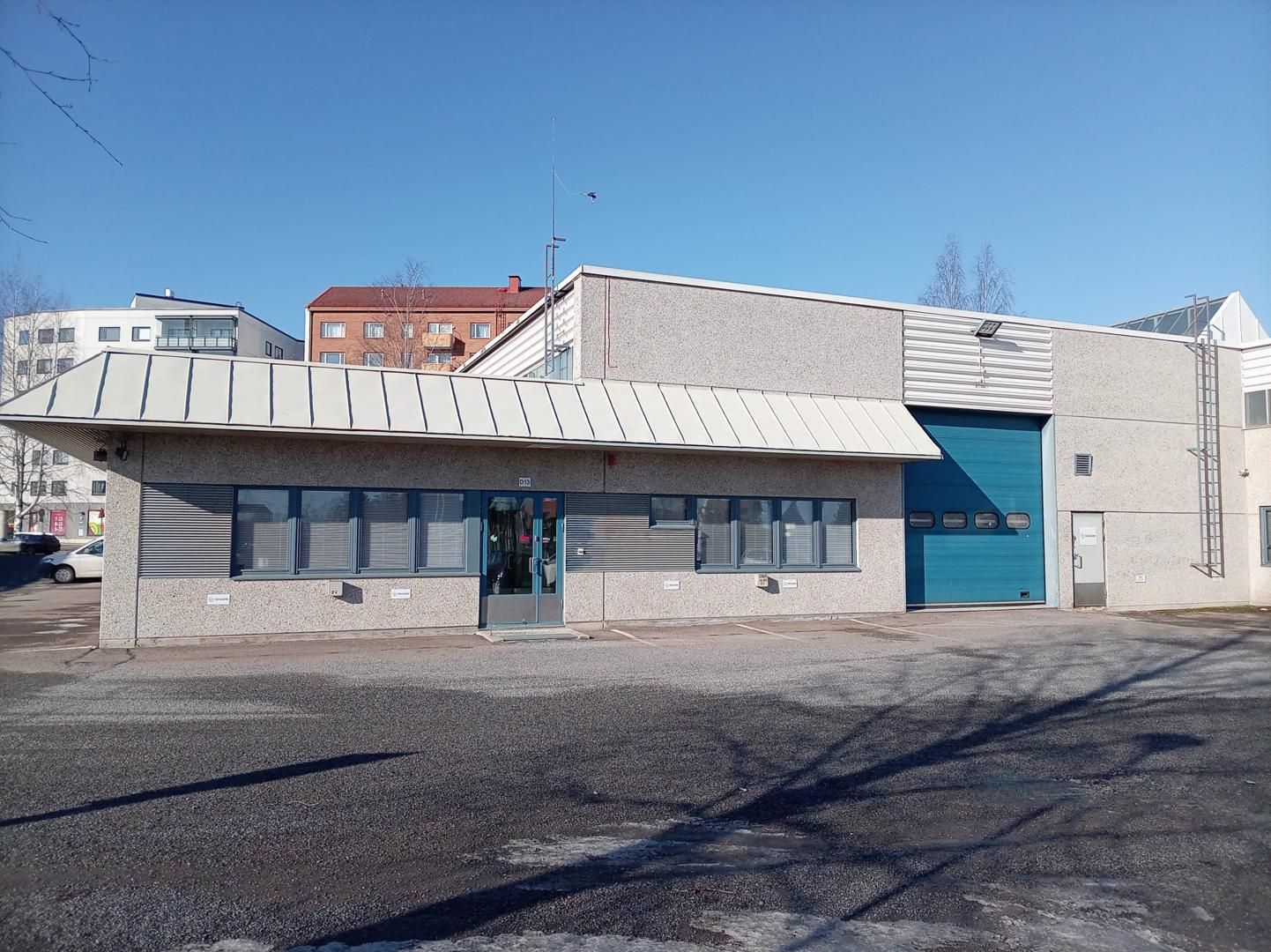 Halli- ja toimistotilaa 560m2