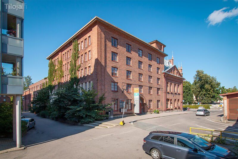 Toimitila arvokiinteistössä, Finlaysonin alueella. Tämä historiallisen Pakkavarasto-varastorakennuksen kolmannessa kerro...