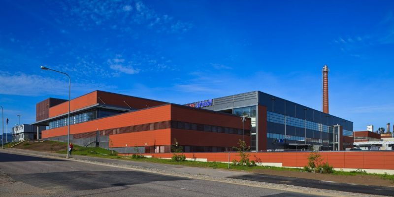 Vuokrattavana korkeaa varasto-/tuotantotilaa