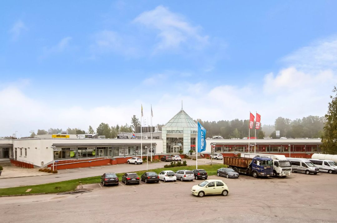 Finnoon Sisustustalo - Liiketila 3604 m² (jaettavissa 1455 m²/2149 m²)