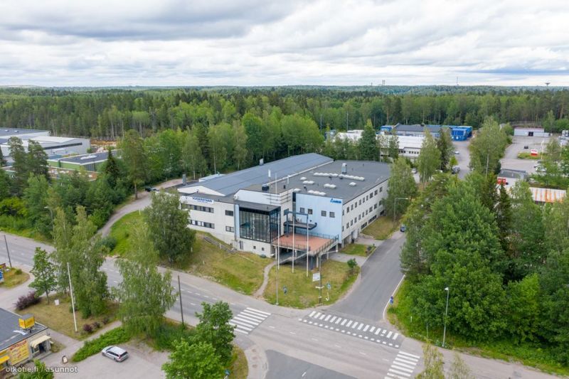 Vuokrattavana toisen kerroksen siistiä toimistotilaa.