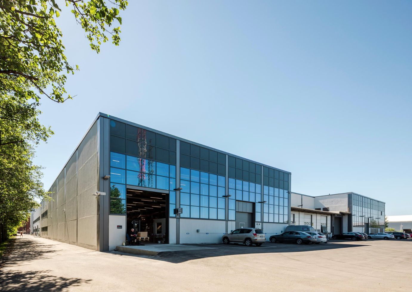 Valokaari 8 - Varasto + toimisto, yht. 923 m²
