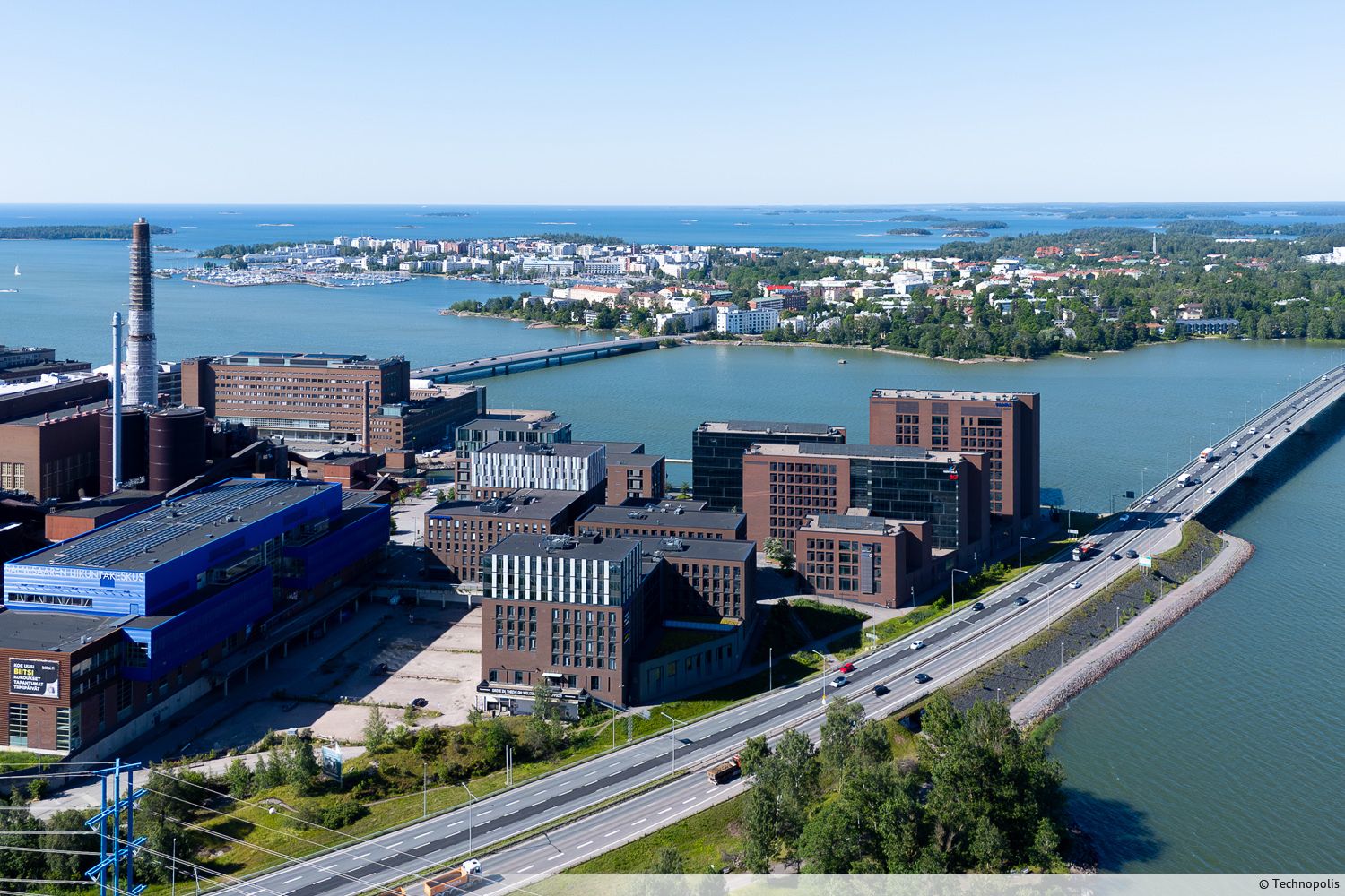 Vuokrataan viidennest&auml; kerroksesta 800 m&sup2; toimisto upeilla merin&auml;k&ouml;aloilla Technopolis Ruoholahdessa...