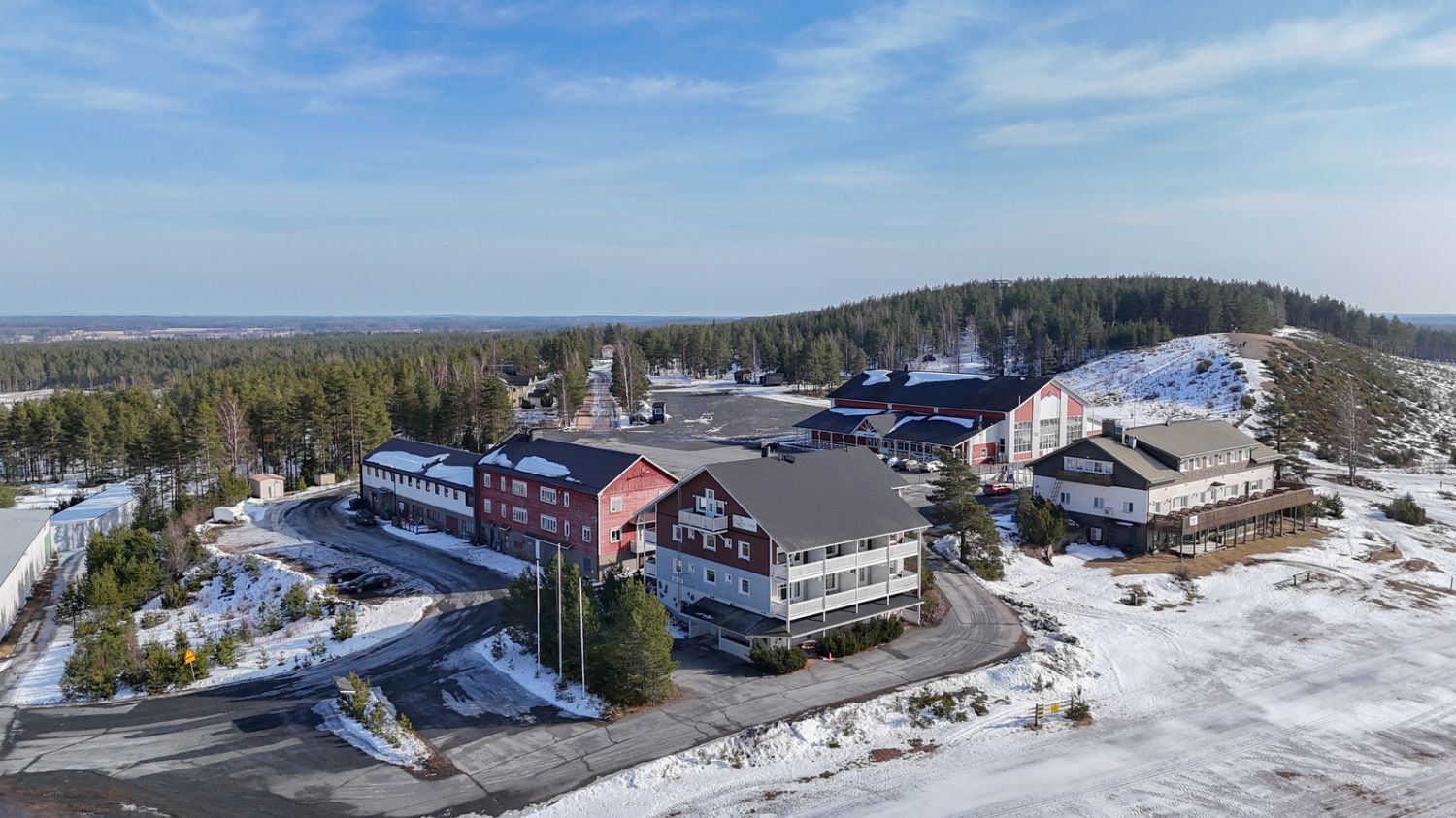 Myydään unelmien hotelli Jämillä – täynnä mahdollisuuksia!

Vuonna 2006 valmistunut Reima Country Center sijaitsee upe...