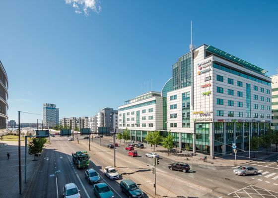 Vuokrattavana 123 m2 toimistotila 4. kerroksessa. Sisävalokuvat ovat esimerkkejä kiinteistön tiloista.

    Vilkkaassa, ...