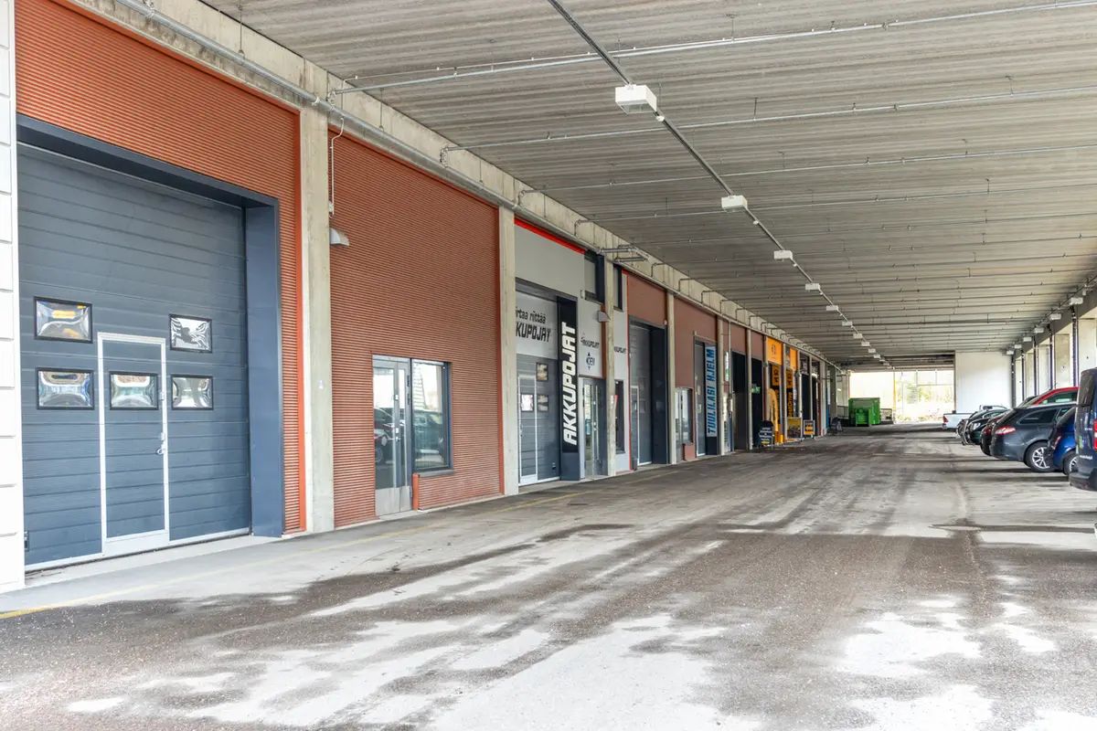 Katutason liiketila Motor Centerissä – Espoonlahti