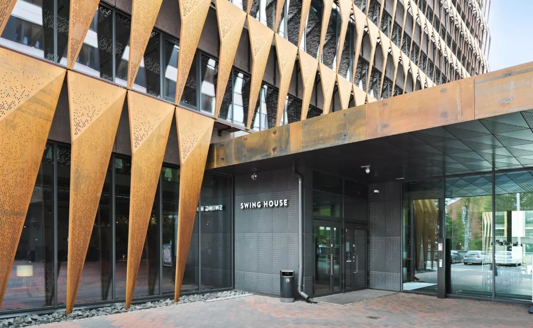 Nyt vuokrattavissa toisen kerroksen toimistotila, jossa avotilaa ja yksi neuvotteluhuone.Swing House on moderni ja vastu...