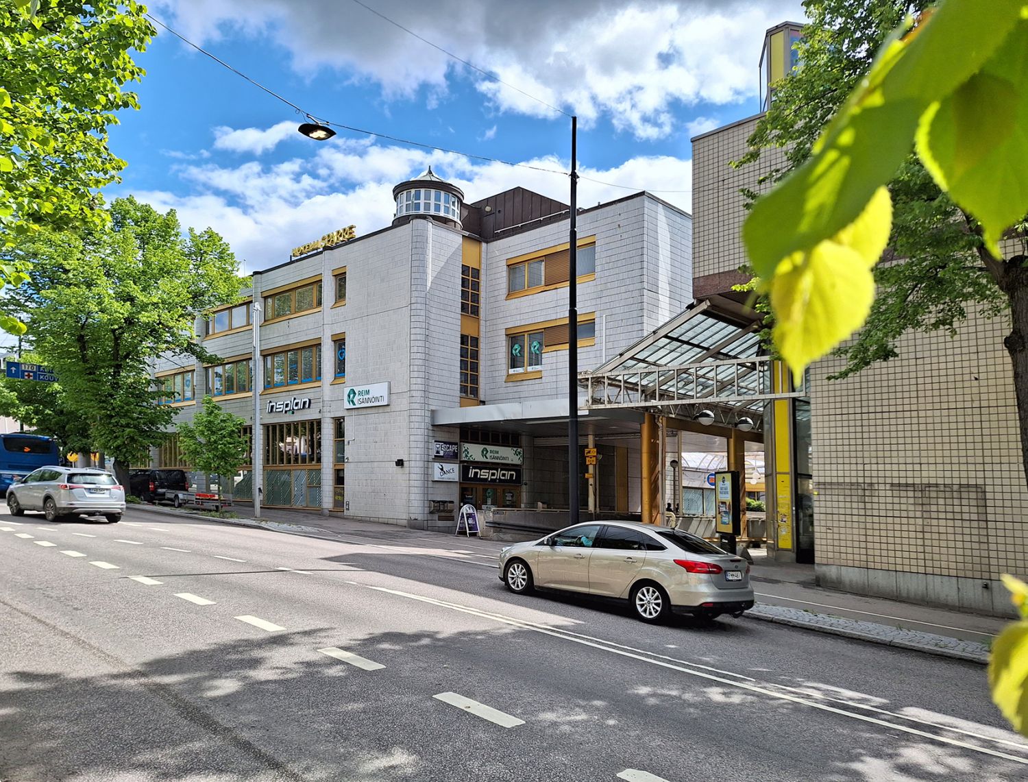 Keskeisellä sijainnilla Porvoon keskustassa toisen kerroksen toimistotila! Vuokra: 11,90 €/m²/kk + alv