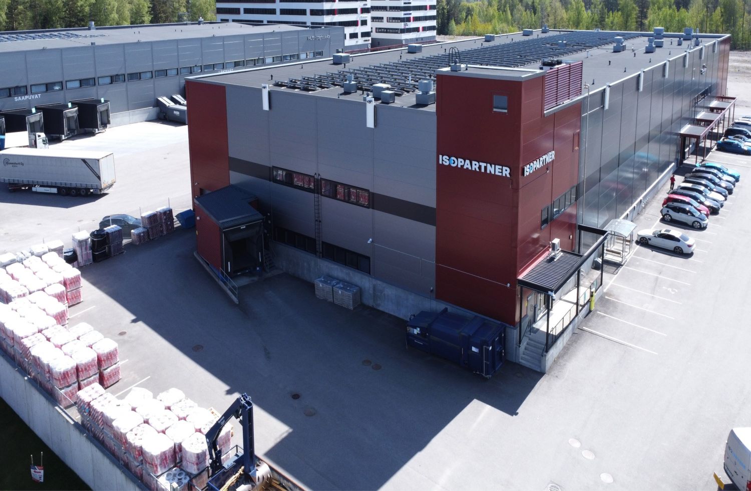 Moderni ja tehokas 1984 m² varasto- ja toimitilakokonaisuus Martinlaaksossa