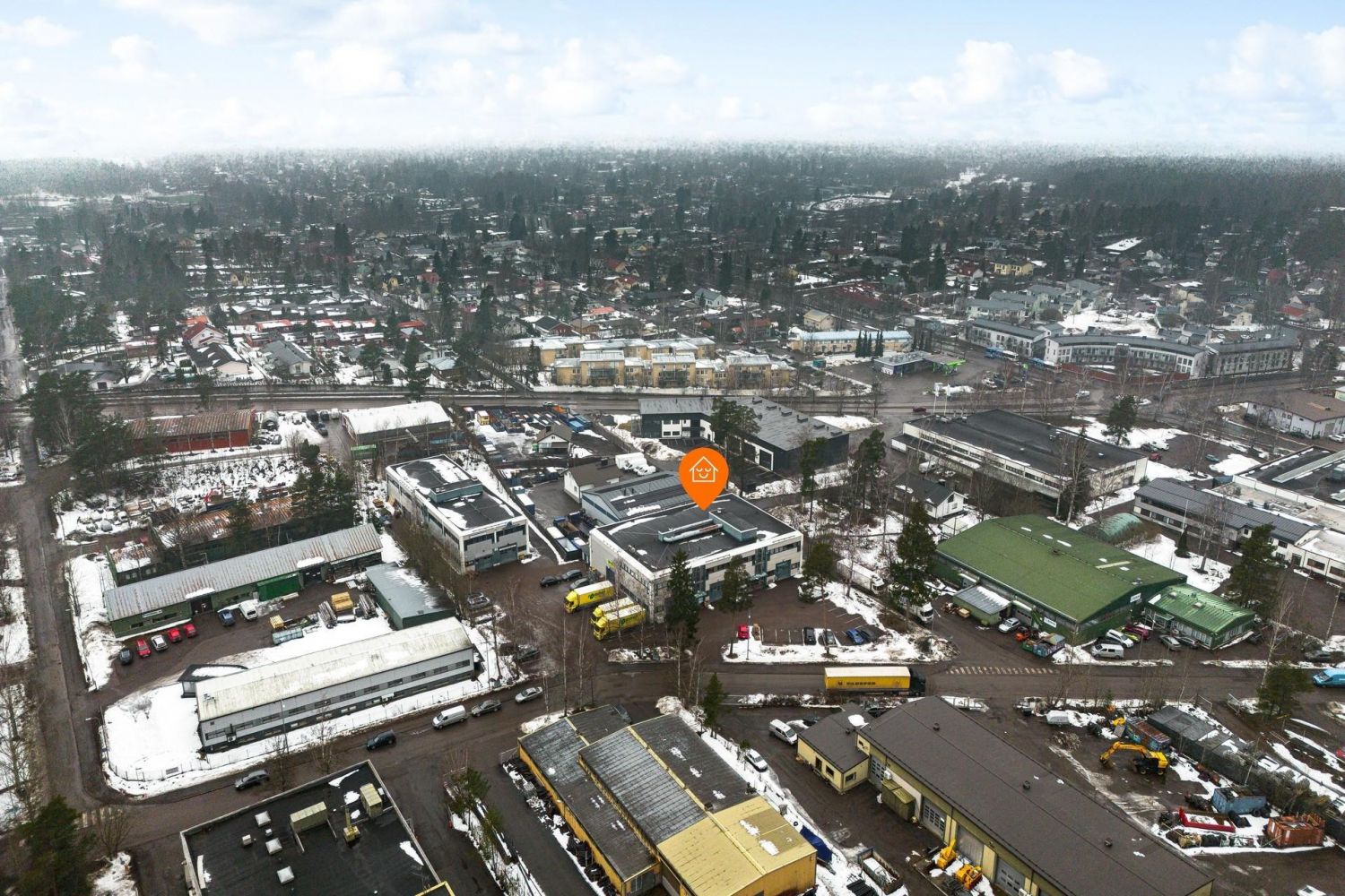 Tervetuloa tutustumaan monipuoliseen 120 m² liikehuoneistoon / työtilaan Helsingin Sienitiellä!Tämä 2. kerroksen avara ja muuntojoustava tila soveltuu erinomaisesti yrityksille, jotka arvostavat toimivia neliöitä, hyvää logistiikkaa ja helppoa saavutettavuutta.Soveltuu erinomaisesti esim. tuotant...