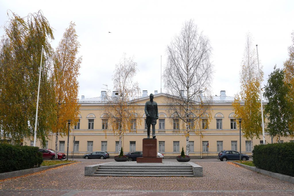 [vc_row][vc_column][vc_column_text]Senaatti-kiinteistöt myy tarjousten perusteella Mikkelin keskustassa osoitteessa Maaherrankatu 16 sijaitsevan entisen lääninhallituksen talon kiinteistön. Kiinteistöllä sijaitsee vuonna 1843 valmistunut, entisen Mikkelin lääninhallituksen päärakennus sekä kaksi sii...